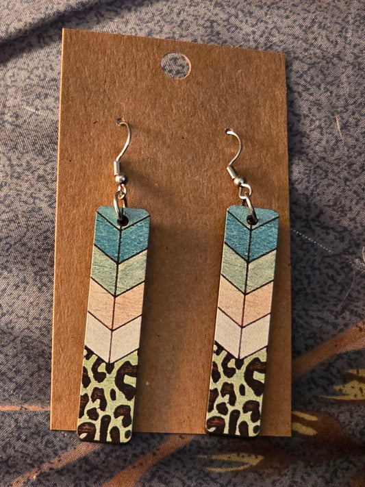 Wooden leopard, geometric earrings