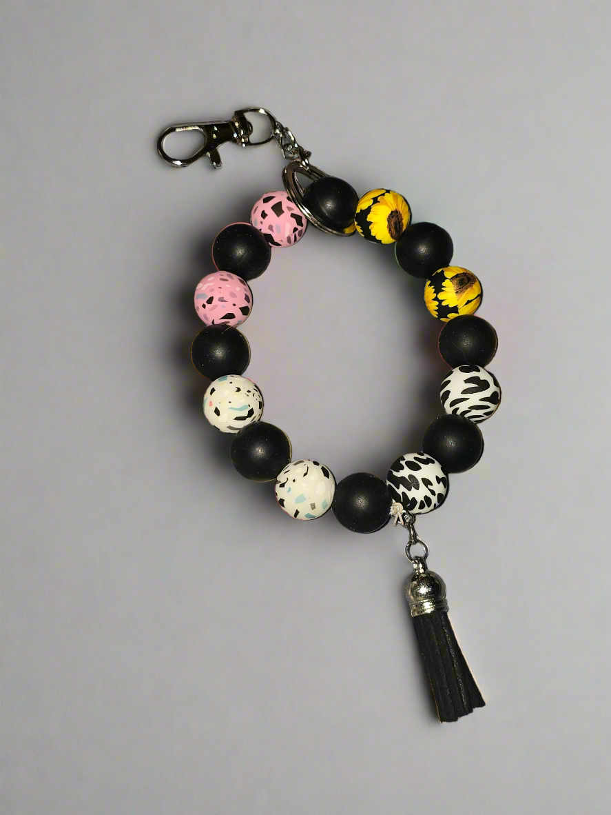 Focal bead wristlet keychain