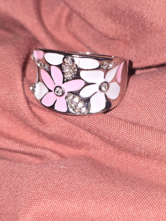 White and pink daisy ring